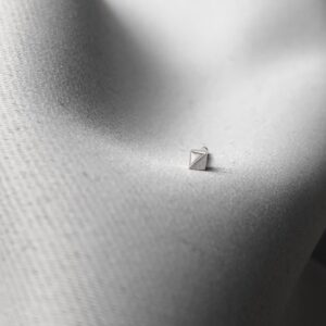 FACET Day/light Silver Stud