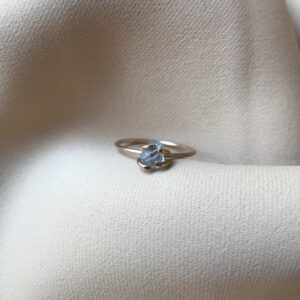 GLOW 14K Gold Ring w. Rough Sapphire